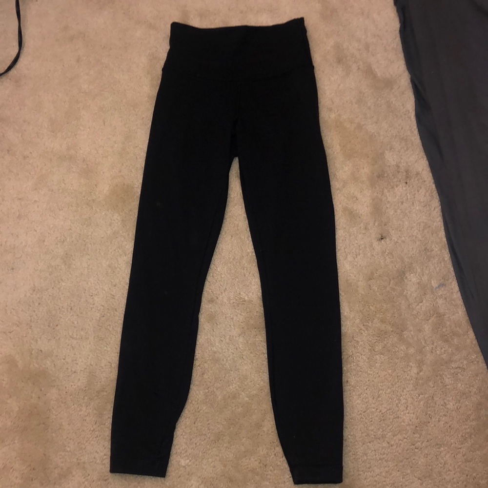 black lululemon leggings size 2 wunder under style